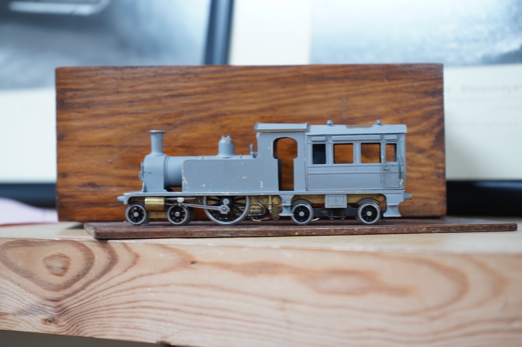Four EM gauge Southern Railway kit and scratch built locomotives, built and adapted by John Worsley; a Bullied Battle of Britain class, Tangmere 21C167, a class A1X terrier, 2647, a Q class, 546, and an partially painted